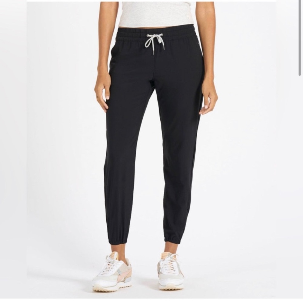 Vuori Weekend Joggers Women's black EUC size medium